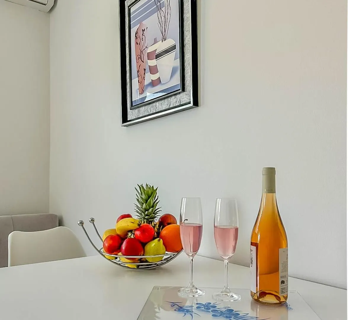 Galib 2 - Newly Renovated And Top Location Near The Sea And City Center location