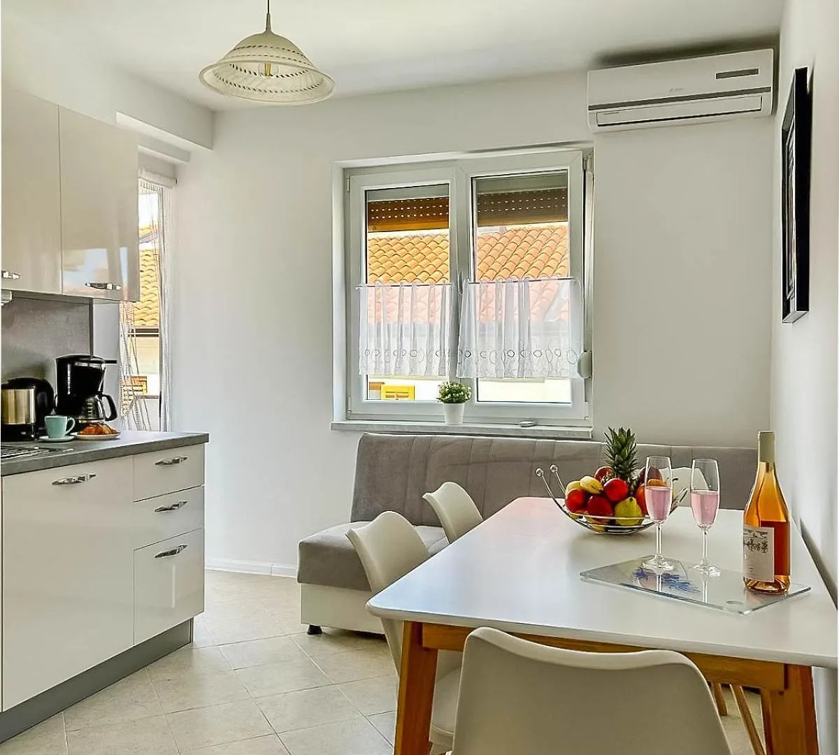 Galib 2 - Newly Renovated And Top Location Near The Sea And City Center Novigrad