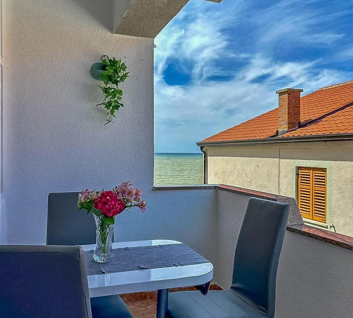 Galib 2 - Newly Renovated And Top Location Near The Sea And City Center Novigrad  Novigrad (Istria)
