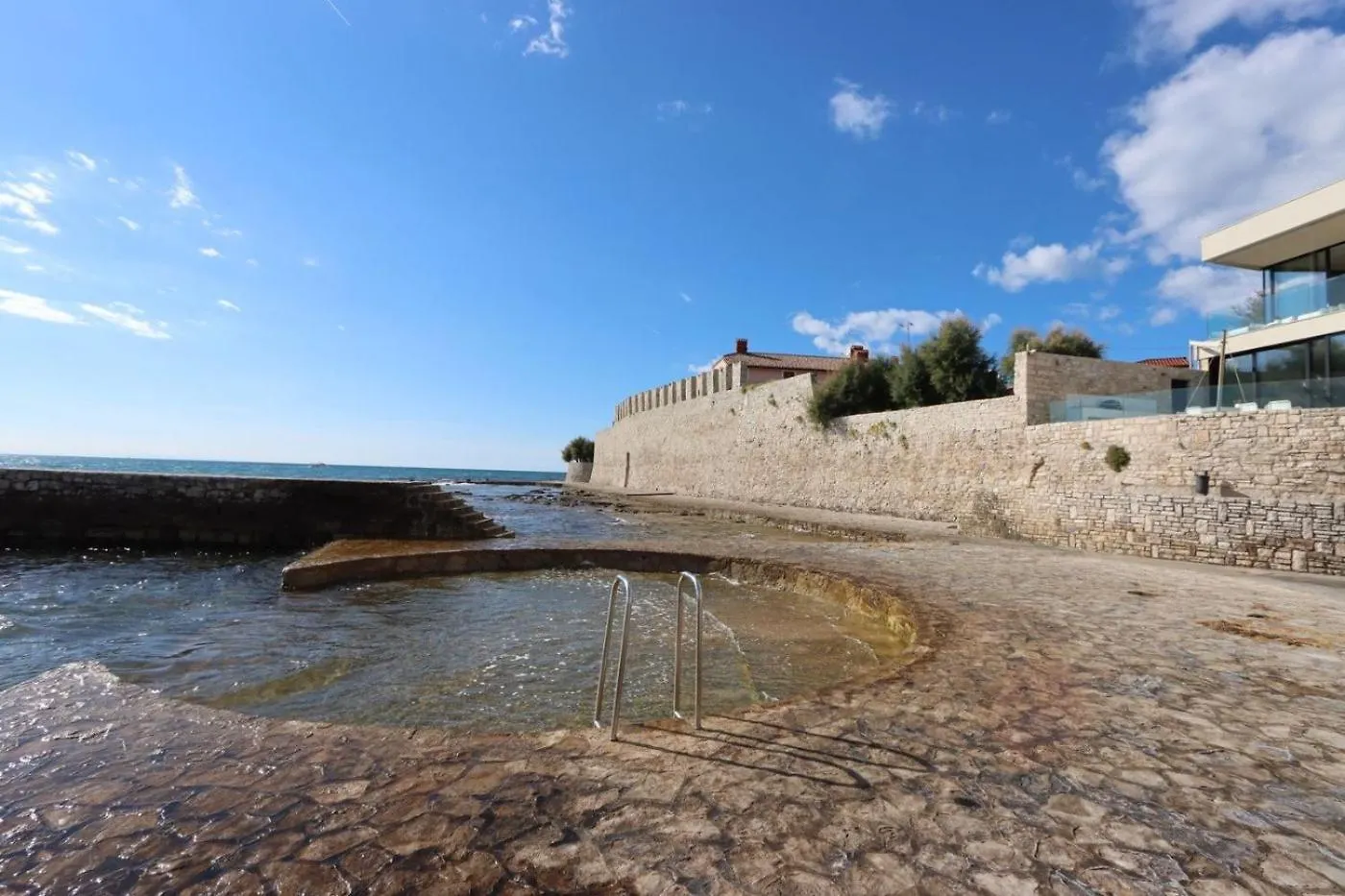 Galib 2 - Newly Renovated And Top Location Near The Sea And City Center Novigrad  Croatia